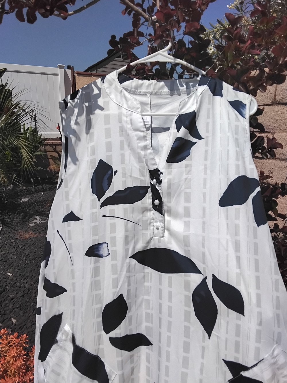 Source Unknown White Maxi Dress with Black Leaf Print - Picture 5 of 8